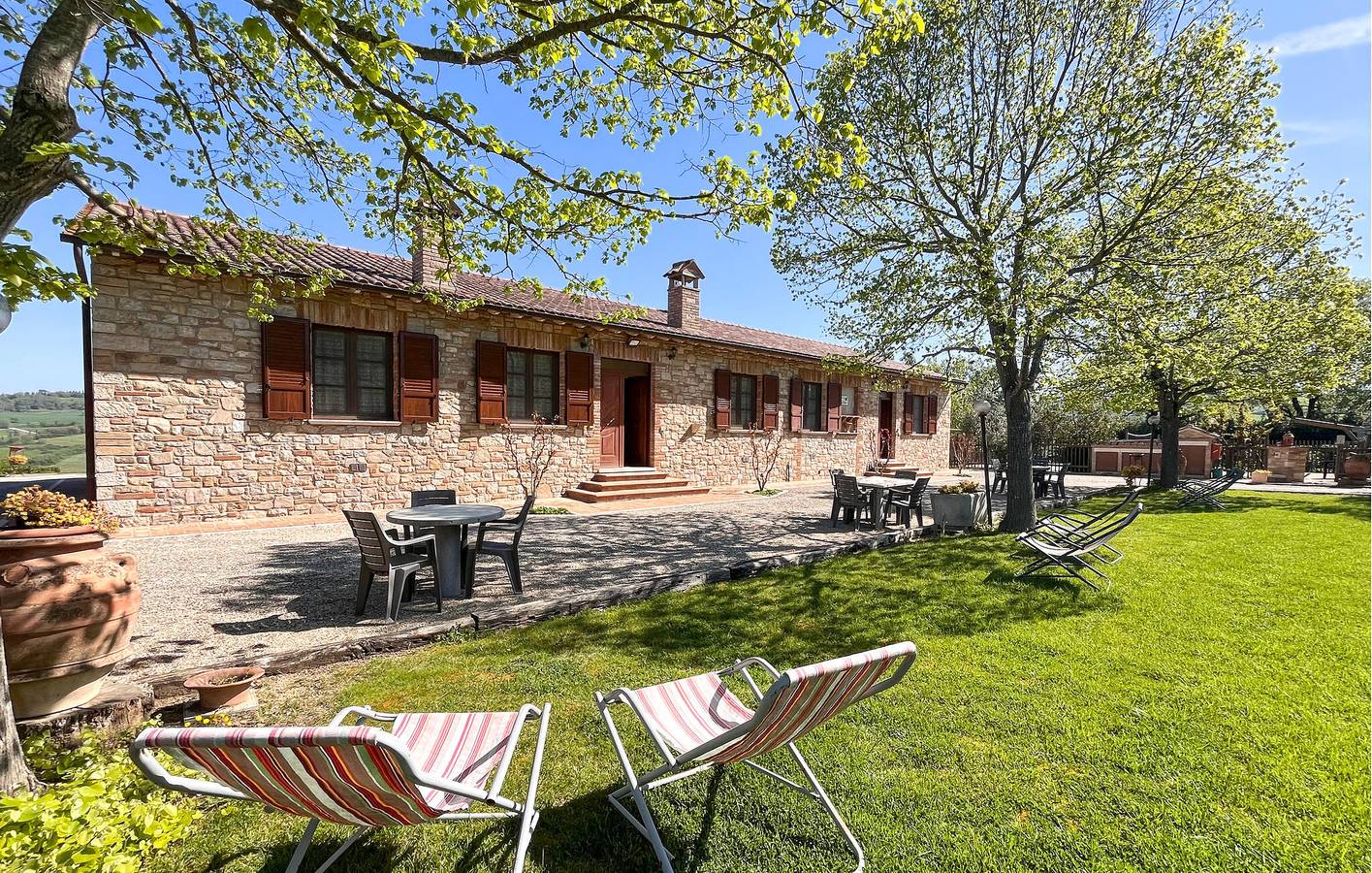 Oasi sul fiume con piscina e giardino, WiFi e parcheggio in Todi, Perugia e dintorni