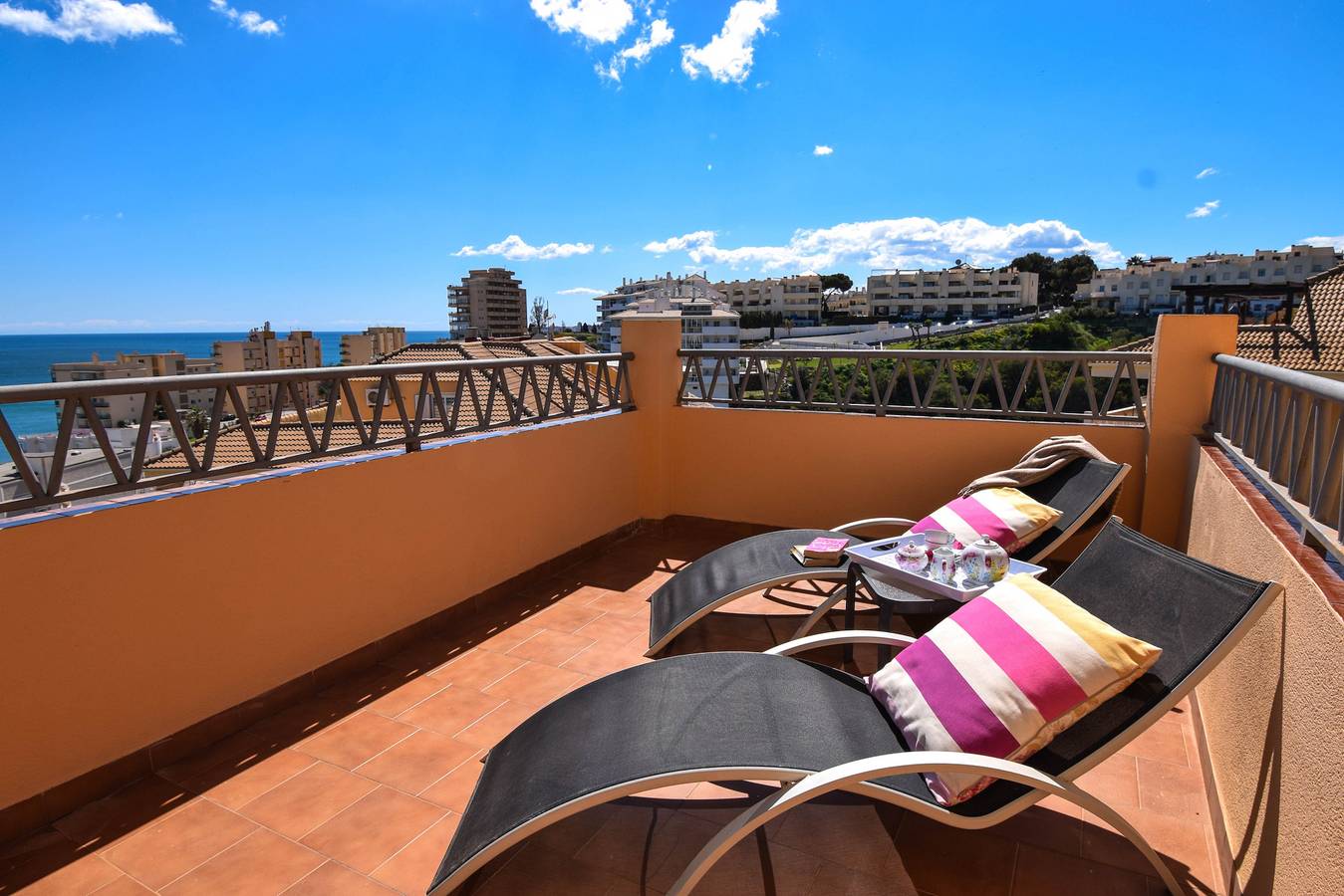 Entire apartment, Ref: 261 Apartment in Carvajal with big terrace and lovely sea views in Playa de Torreblanca, Fuengirola