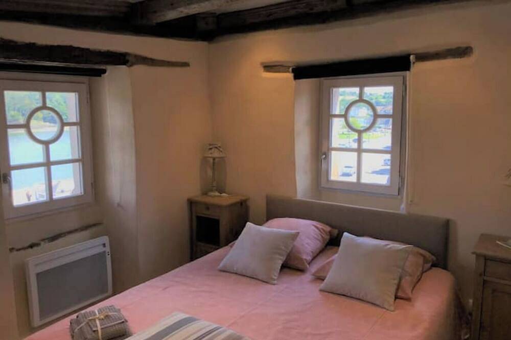 Entire apartment, Appartement Duplex de Charme Le Grenier de la Tour in Tréguier, Pink Granite Coast