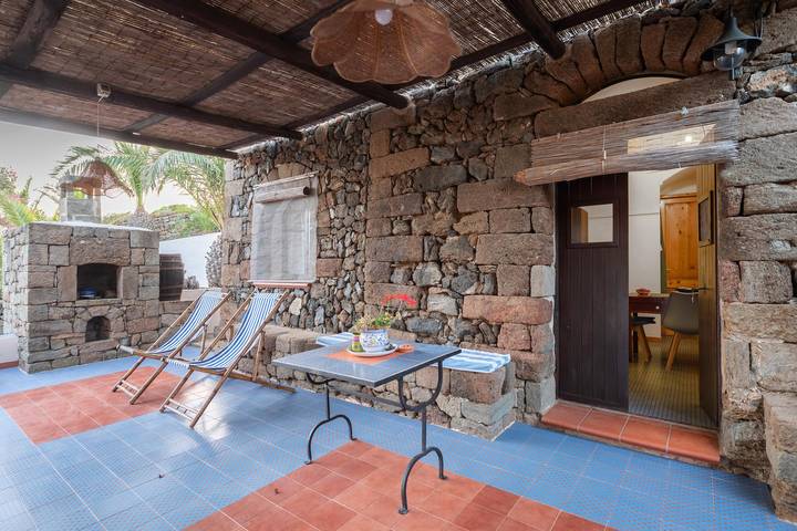 Trullo pour 2 personnes, avec terrasse et vue dans Pantelleria - 2