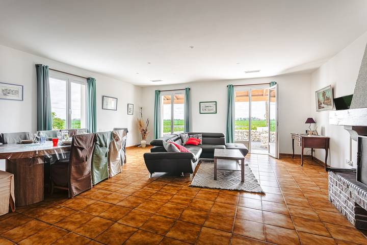 Holiday Home 'Gîte Panda' with Shared Pool, Spa, Wi-Fi & Air Conditioning in Marans, La Rochelle region