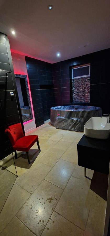Appartement entier, Apartment in Saint-Zacharie, Côte méditerranéenne (France)
