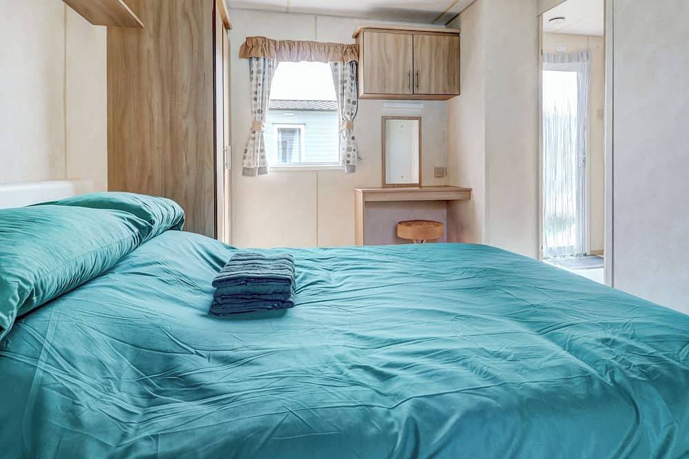 2 bedroom accommodation in Hayling Island in Hayling Island, Havant