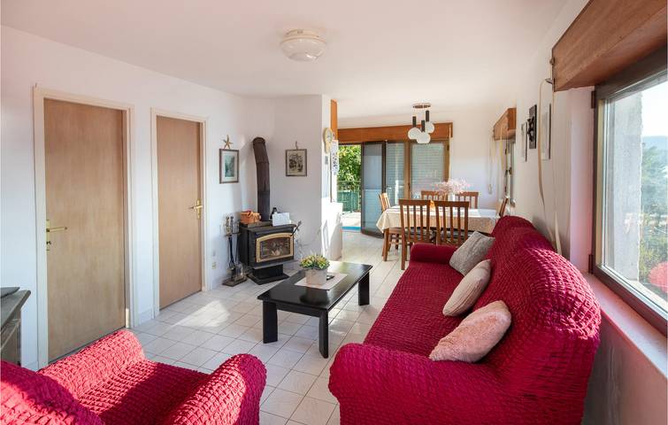 Ganze Ferienwohnung, Charmantes Apartment mit 2 Schlafzimmern und Terrasse, 1,5 km vom Strand entfernt in Klek, Dubrovnik-Neretva