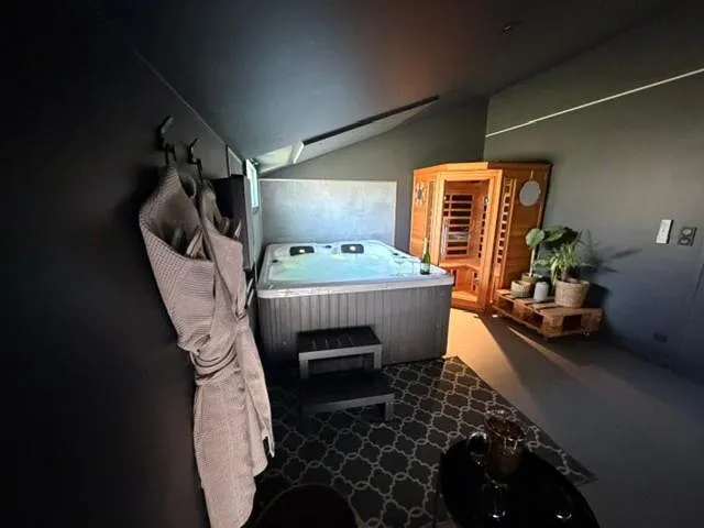 Chalet para 2 personas, con terraza además de jacuzzi y sauna - 1