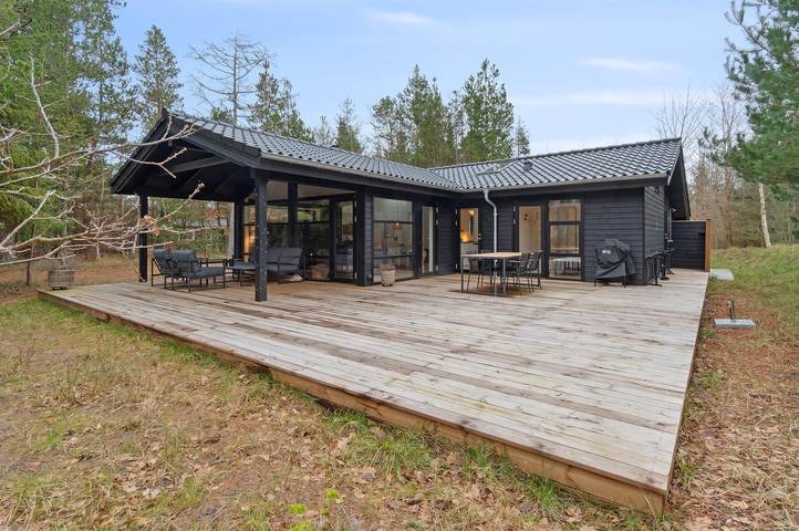 Ferieudlejning for 8 personer, med terrasse og sauna i Vig