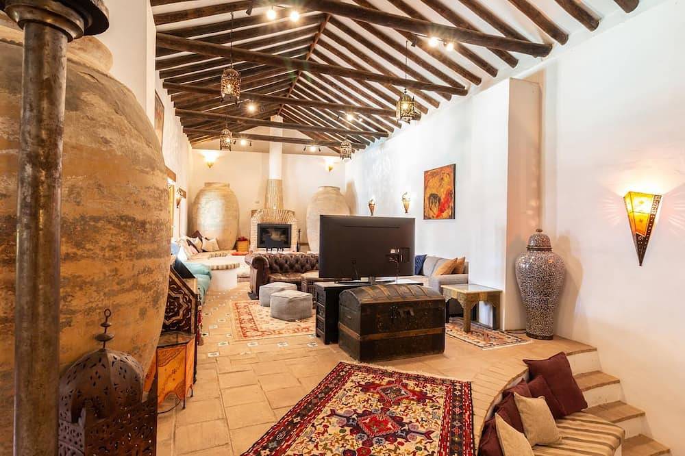 Molino de aceite reconvertido con piscina privada in Melegís, El Valle