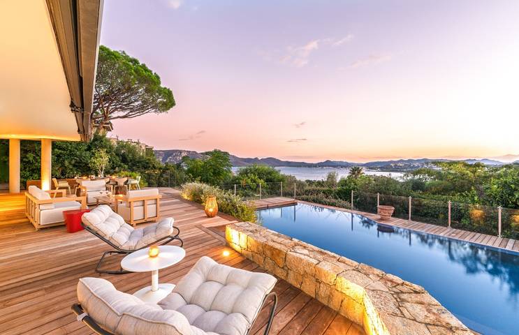 Villa pour 10 personnes, avec balcon ainsi que piscine et vue à Porto-Vecchio