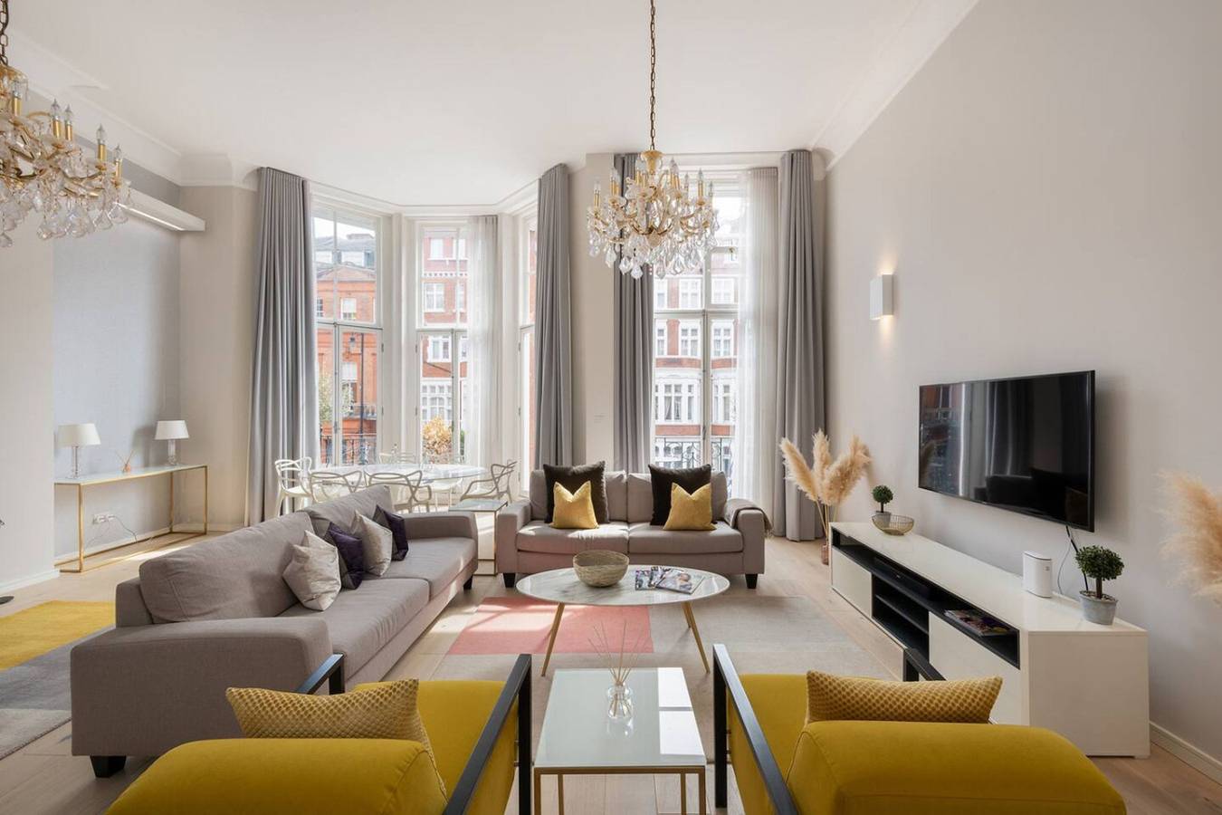 Entire apartment, Presidential Residence | 14ft High Ceilings in Kensington and Chelsea, London