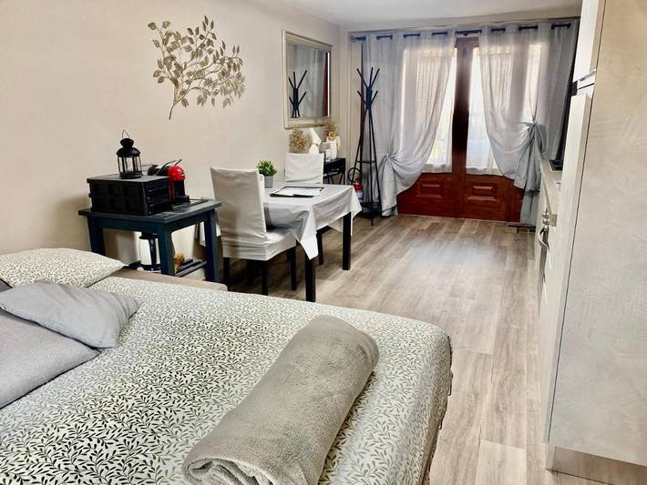 Gîte pour 2 personnes, avec vue et jardin, animaux acceptés dans Orentano