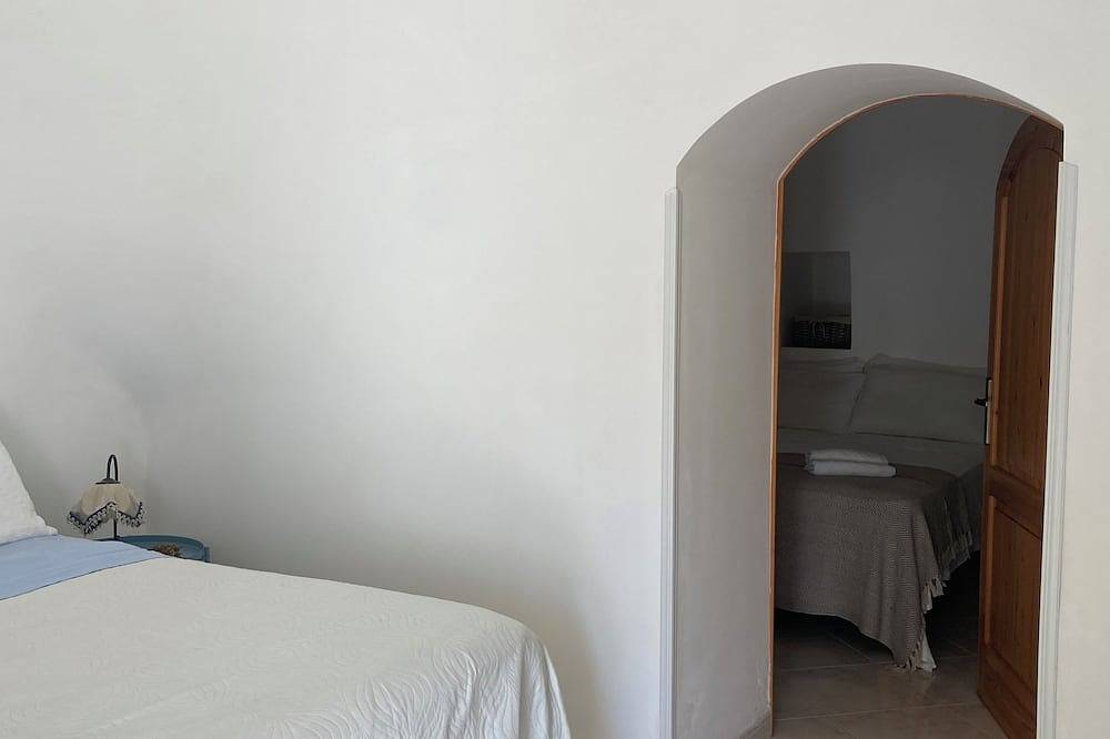 Cerulea d'Itria -Experience authentic trullo living in Locorotondo!Family vibes! in Locorotondo, Provincia di Bari