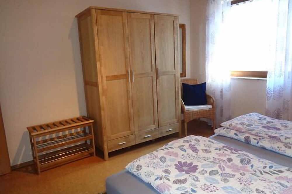 Ganze Wohnung, Gemütliches Feriendomizil (80qm) mit Balkon und freier Unterbringung für Kinder unter 6 Jahren in Eußenheim, Maindreieck