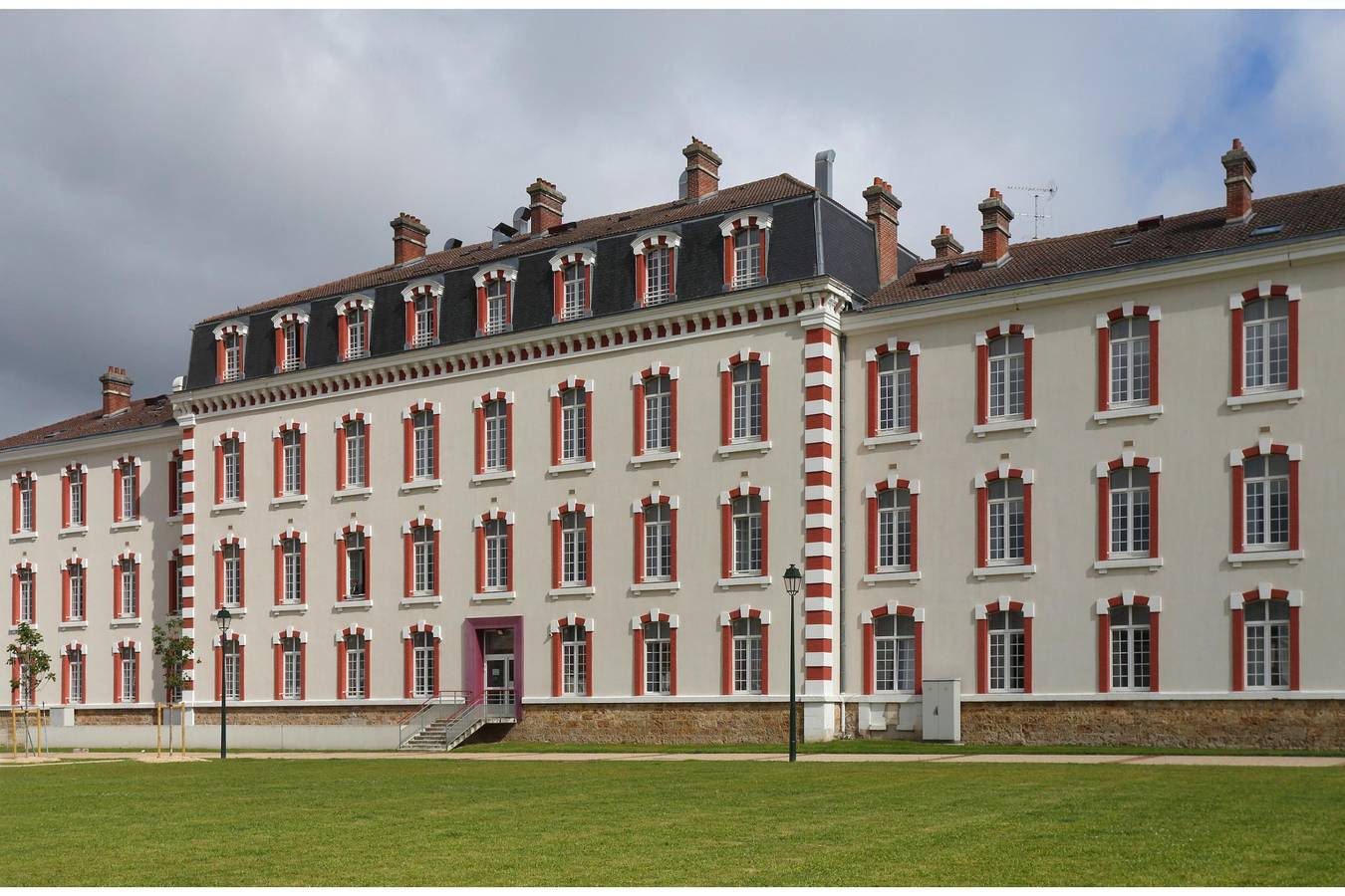 Entire apartment, Les Demeures Champenoises 2P4 in Épernay, Marne