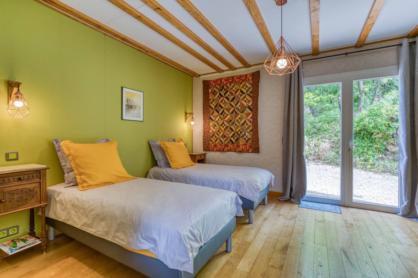 Gastenkamer 'Chambre En Voyage' met gedeeld zwembad, terras en wifi in Soubès, Lodève en omgeving