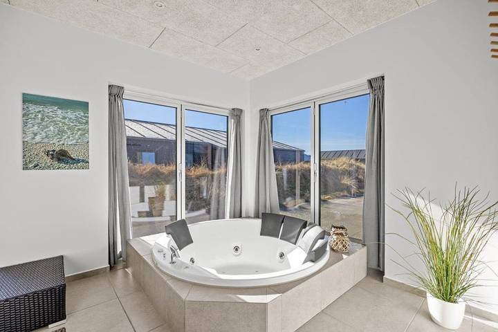 Villa für 12 Personen, mit Sauna und Whirlpool sowie Balkon/Terrasse, mit Haustier in Blavand - 4