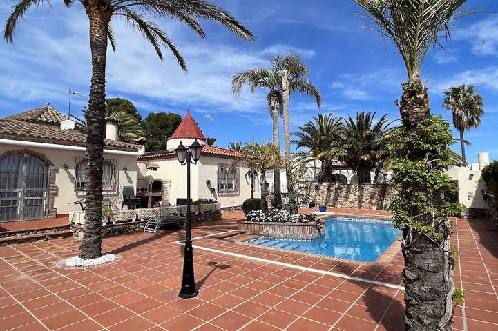 Ferienhaus für 4 Personen, mit Pool und Garten