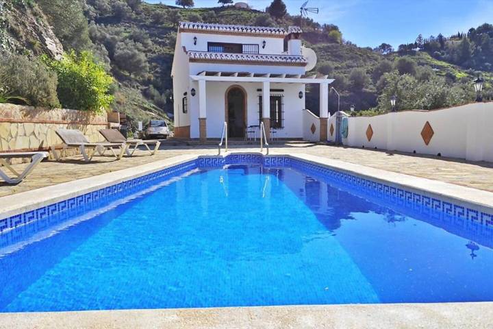 Casa rural para 4 personas, con Terraza y Piscina en Torrox
