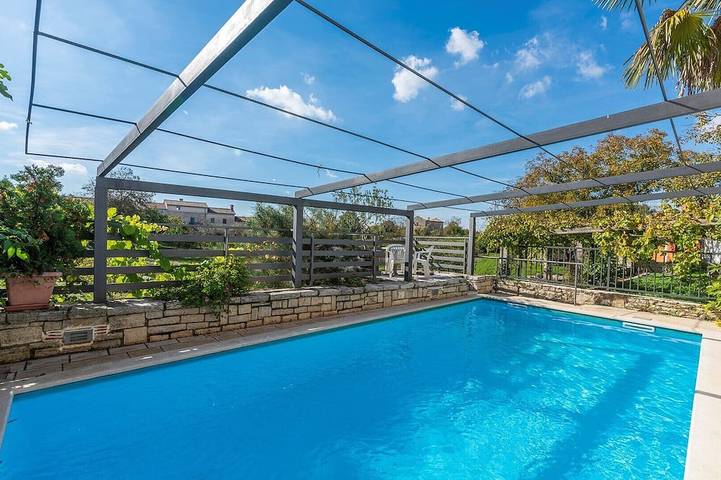 Ferienwohnung für 6 Personen, mit Garten und Terrasse sowie Pool