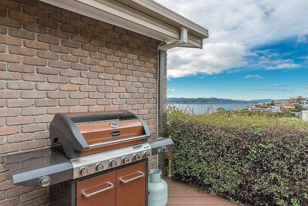 Million Dollar View Day and Night - for big family or few families together in Hobart, Tasmanien