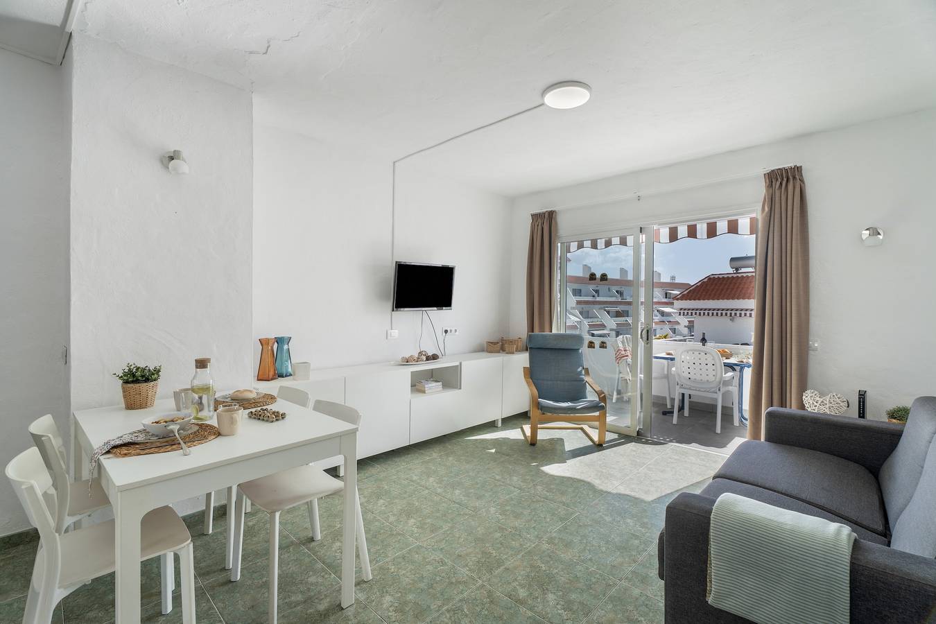 Appartement entier, Appartement de vacances 'Ocean Breeze Penthouse' avec piscine partagée, terrasse privée et Wi-Fi in Playa de las Américas, Arona