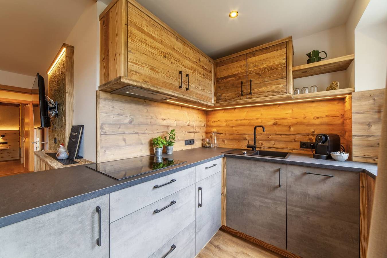 Ganze Wohnung, Ferienwohnung 'Mühlanderhof Apt Endkopf' mit Seeblick, Gemeinschaftsterrasse und Wlan in Reschensee, Graun