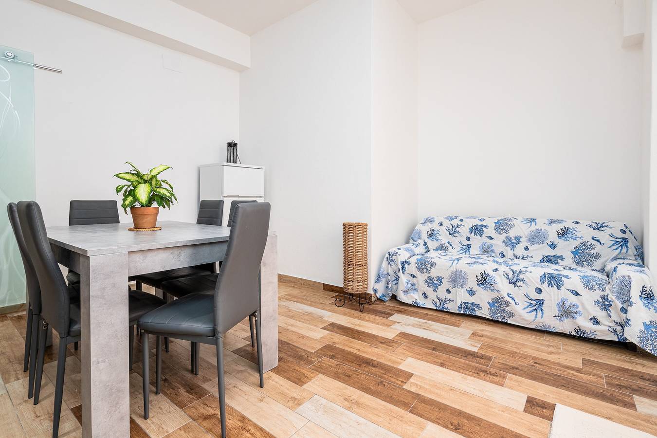 Apartamento entero, Apartamento "Valentina" con vistas al mar, balcón privado, Wi-Fi y patio privado in Santa Teresa di Gallura, Santa Teresa Gallura (Municipality)