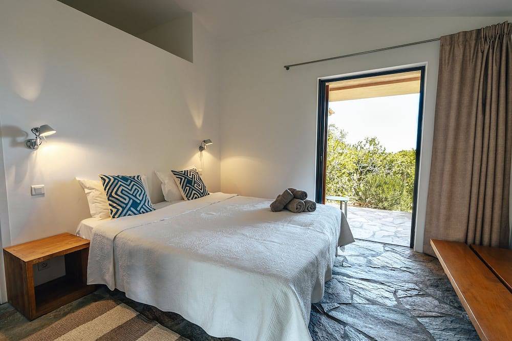 Emplacement exceptionnel, mer au bout du jardin, accès privé à la plage🌞🏖️Piscine in Palombaggia, Porto-Vecchio