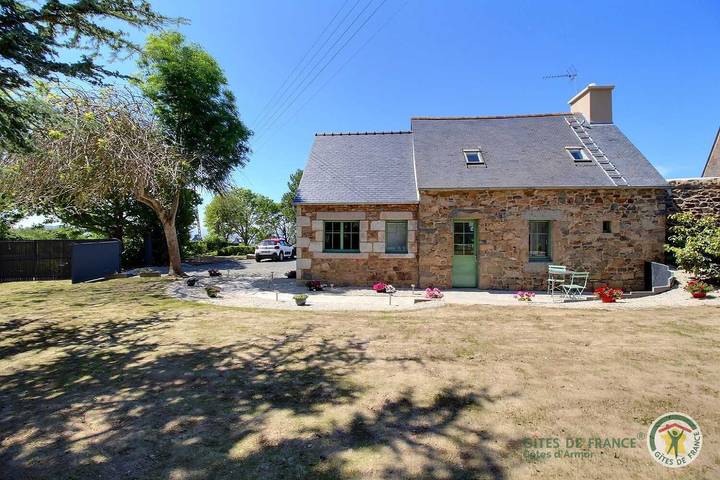 Maison de vacances pour 2 personnes, avec Terrasse ainsi que Jardin et Vue à Pleubian
