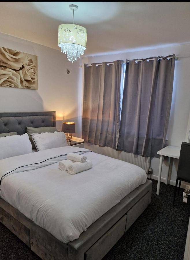Three-Bedroom Home in Coventry, Birmingham Area