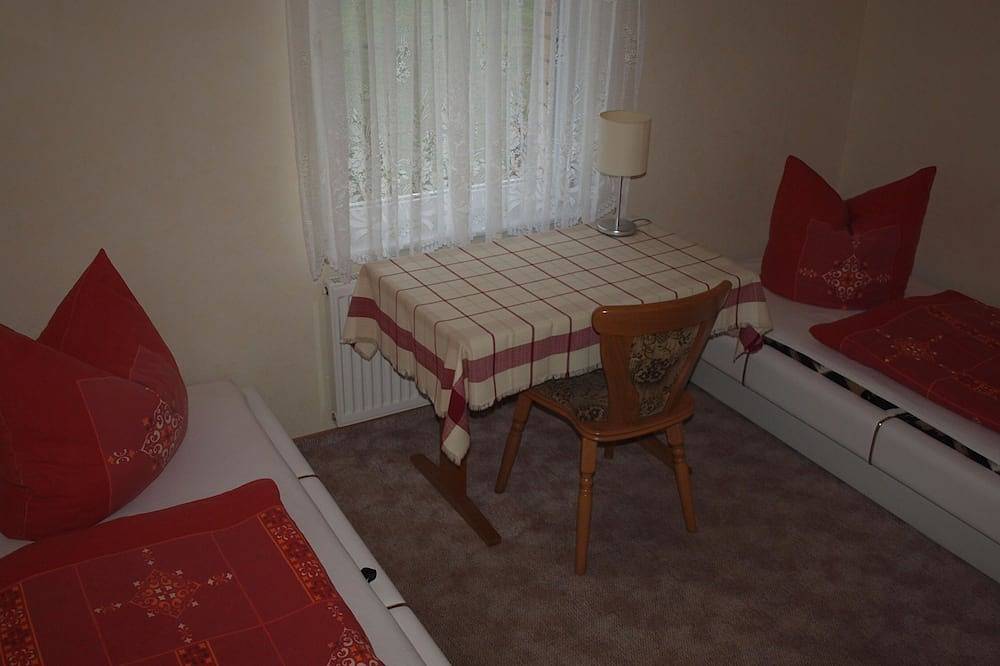 Ganze Wohnung, Komfortabel,günstig, ruhig, am Hafen mit Wiesen umgeben,Haustiere willkommen in Pruchten, Vorpommern-Rügen