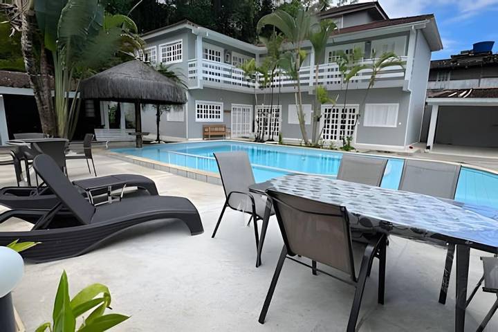 Casas e apartamentos de temporada para 22 pessoas, com jardim em Praia da Baleia