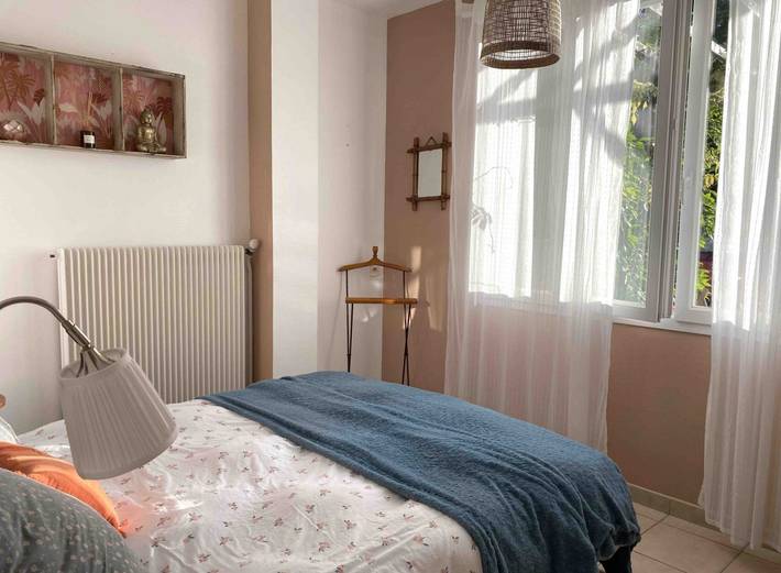 Gîte pour 4 personnes, avec jardin ainsi que terrasse et piscine
