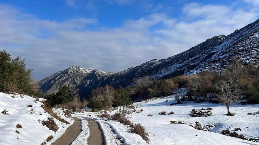 Casa rural para 4 personas, con vistas además de jardín y terraza, Se admiten mascotas en Comarca de la Sidra - 4