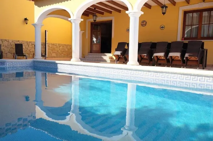 Villa pour 10 personnes, avec terrasse et piscine - 1