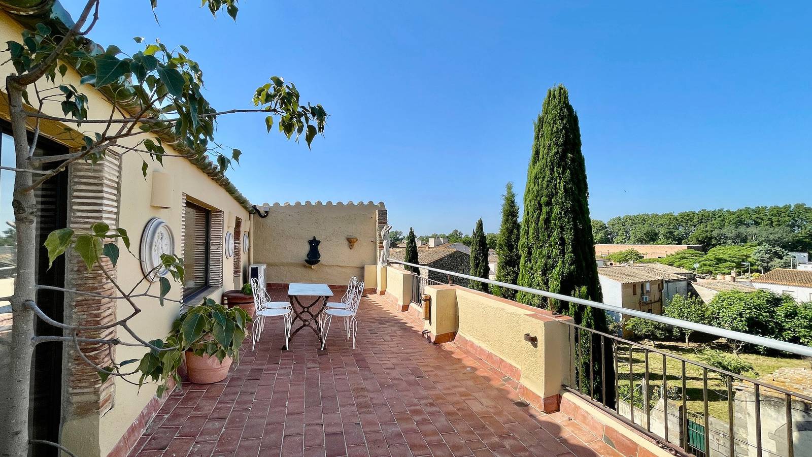 Apartamento entero, Apartamento 'Apartaments Can Gibert - Albera' con terraza privada, Wi-Fi y aire acondicionado in Castellón de Ampurias, Alt Empordà