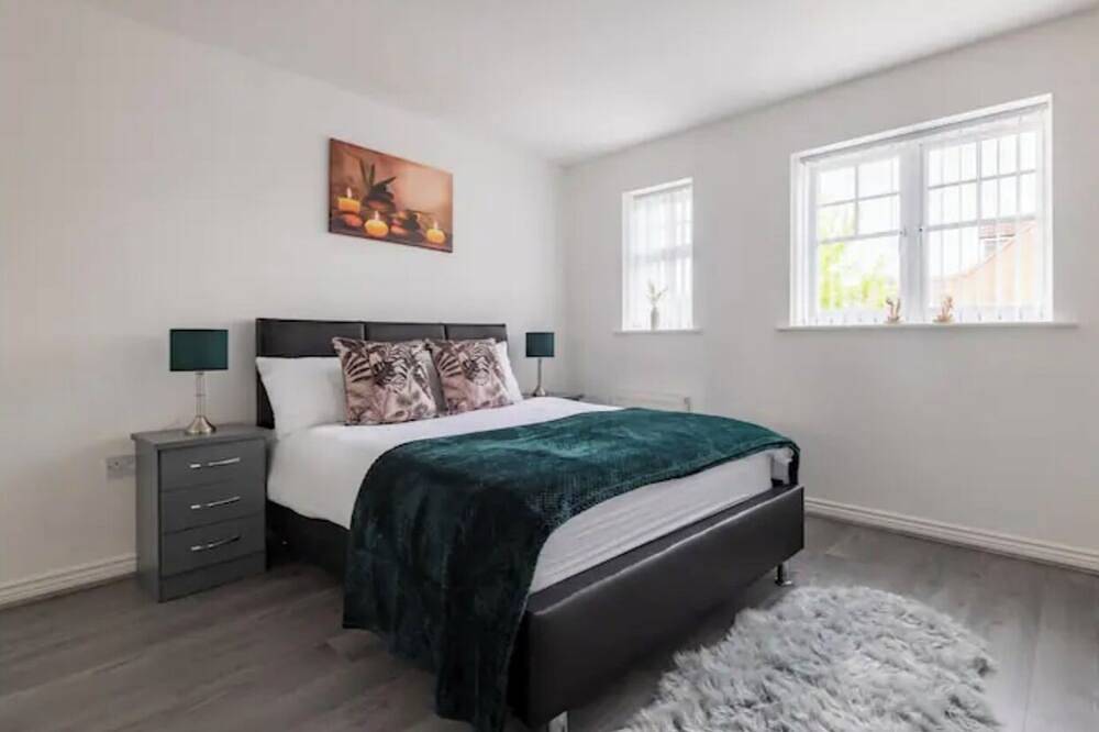 Beautiful 5 Bedroom Home With Parking Near Nec and Bhx in Solihull, Région de Birmingham