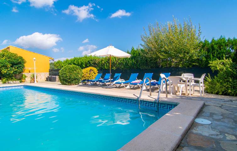 Búger Terrace Apartment - Pool, AC, Views & Wifi in Búger, Majorca Center