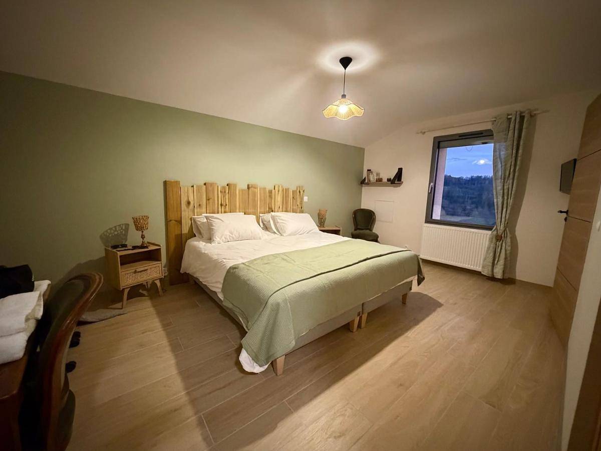 Double Room with Private Bathroom in Poncin, Nantua