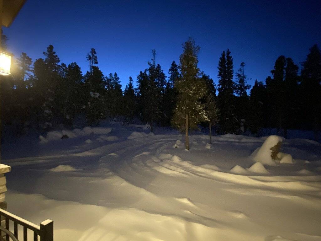 Luxury Home, Lake & Mountains View around in Arapaho and Roosevelt National Forests