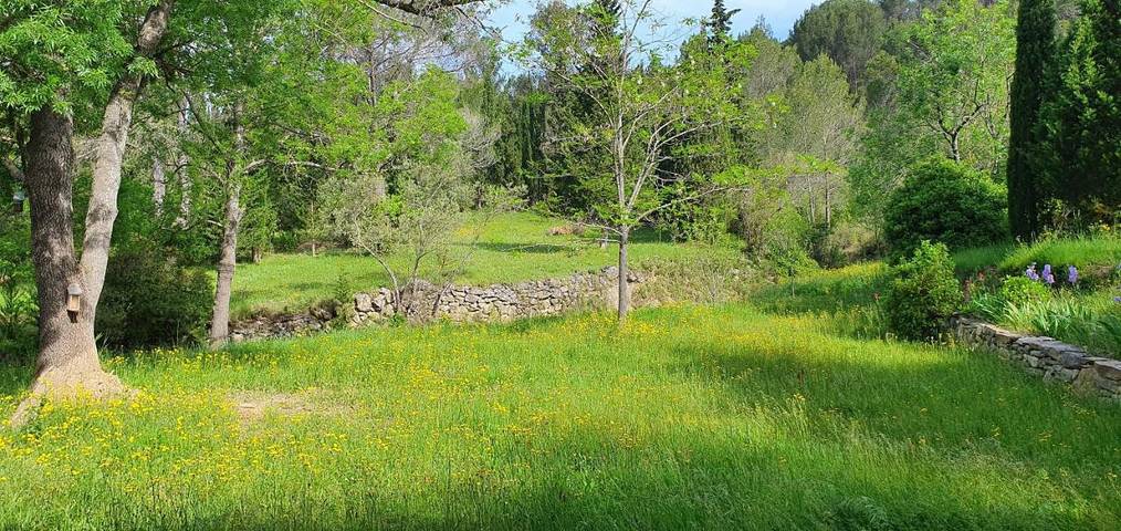 Gîte pour 4 personnes, avec vue ainsi que jardin et terrasse à Siran - 2