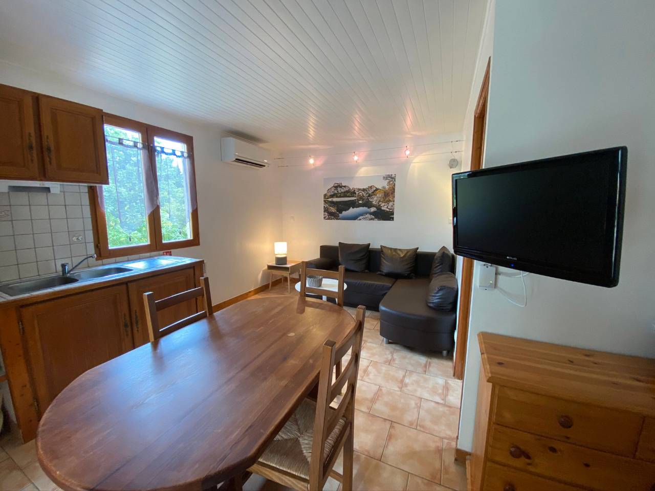 Gîte Olivier 1 – Holiday Cottage in Village Setting in Joyeuse, Ardèche