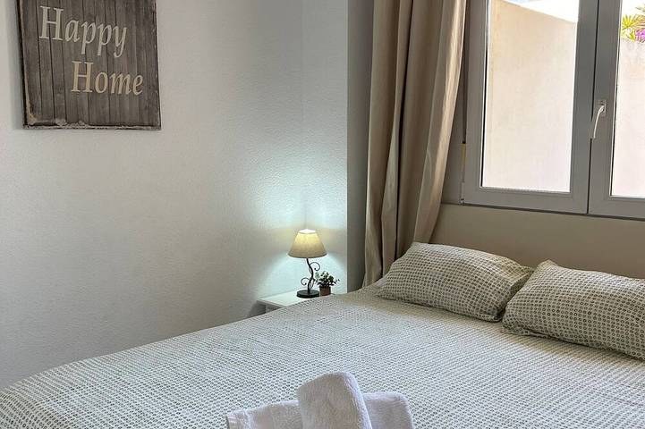 Appartement entier, Ground floor with garden and views 400 meters from the beach in Urbanizacion Calahonda, Mijas