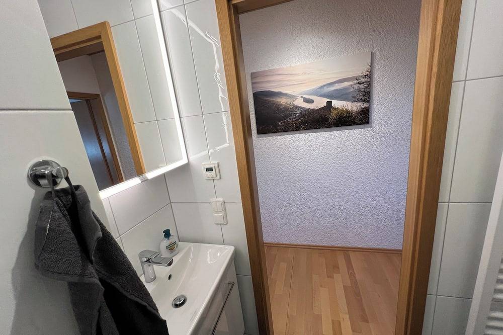 Ganze Wohnung, Gemütliche Ferienwohnung „Zum Spätlesereiter“ mit Balkon in Johannisberg, Geisenheim