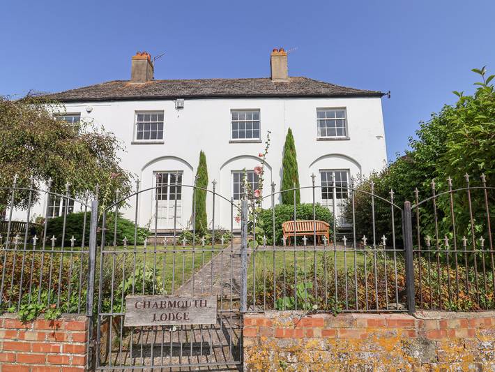 Cottage for 8 people, with Garden in Charmouth