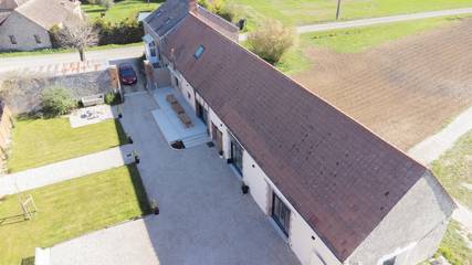 Gîte pour 15 personnes, avec jacuzzi ainsi que terrasse et jardin dans Lorcy