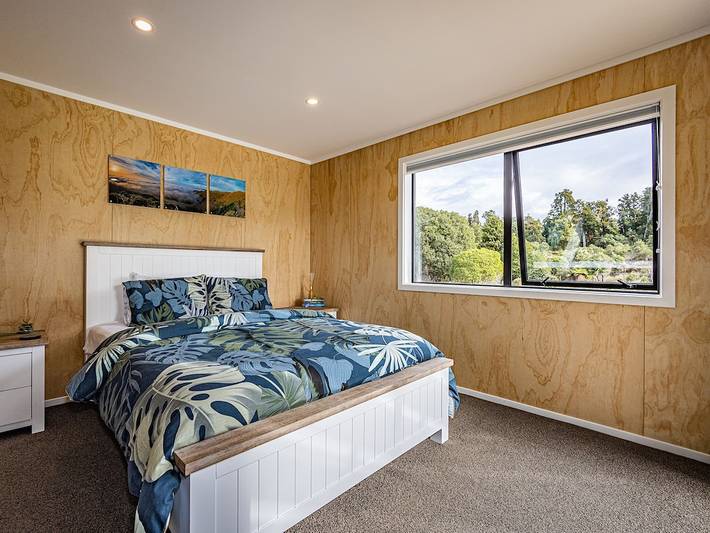 Holiday home for 10 people, with hot tub and garden in Ohakune