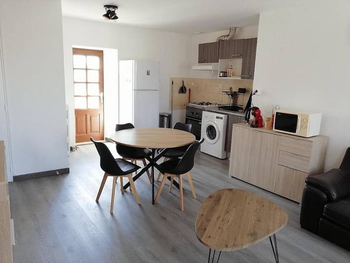 Gîte pour 4 personnes, avec Balcon ainsi que Terrasse et Vue dans Montsalvy