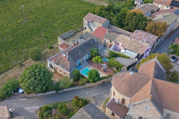 Location de vacances pour 12 personnes, avec jardin dans Davayé