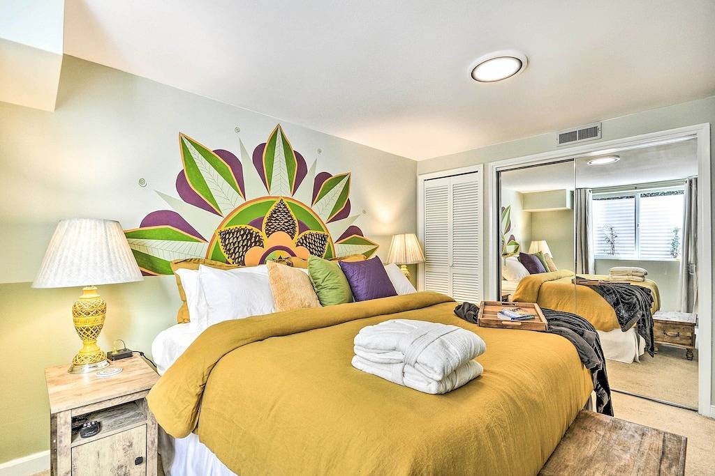 ‘The Owl’s Nest’ w/ Hot Tub & Forest Views! in Portland, Multnomah County