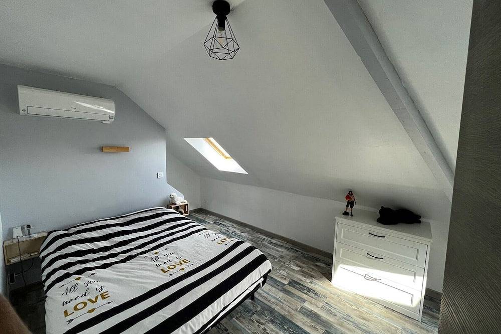 Appartement entier, L'Aurélia, spacieux duplex climatisé in Achicourt, Région d'Arras